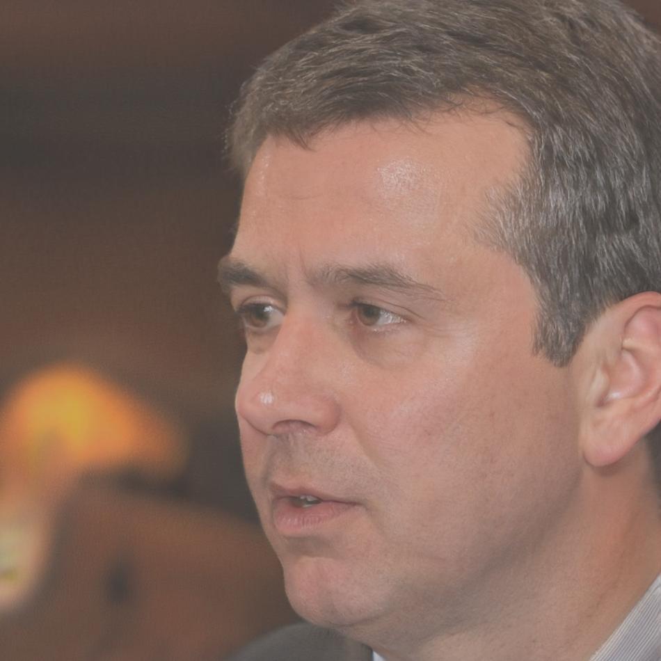 Dr. Marcus Weber, Finanzexperte und Bildungsleiter bei niralovianx